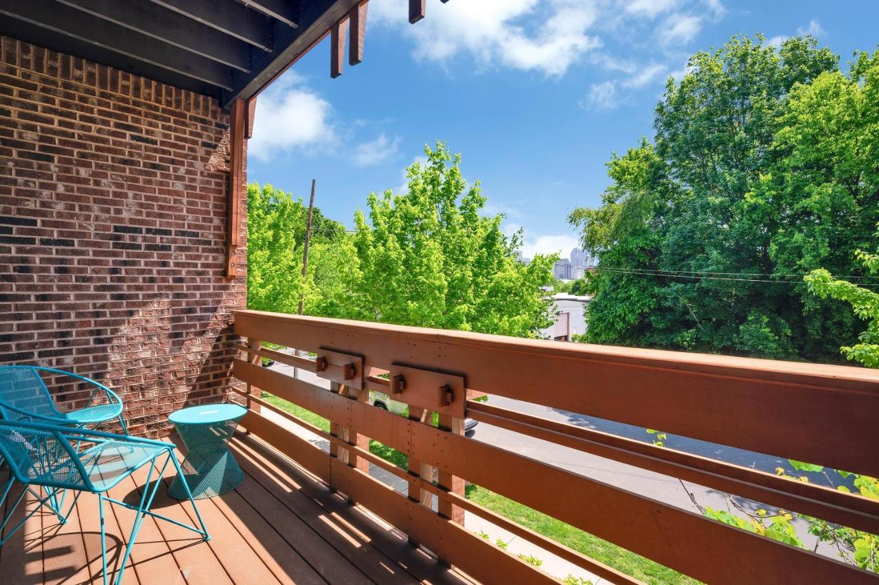 Perfectly Located Studio With Sunny Balcony Apartment Charlotte Exterior foto